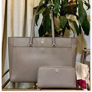 Tory Burch Robinson with Matching Wallet - pristine Like New EUC